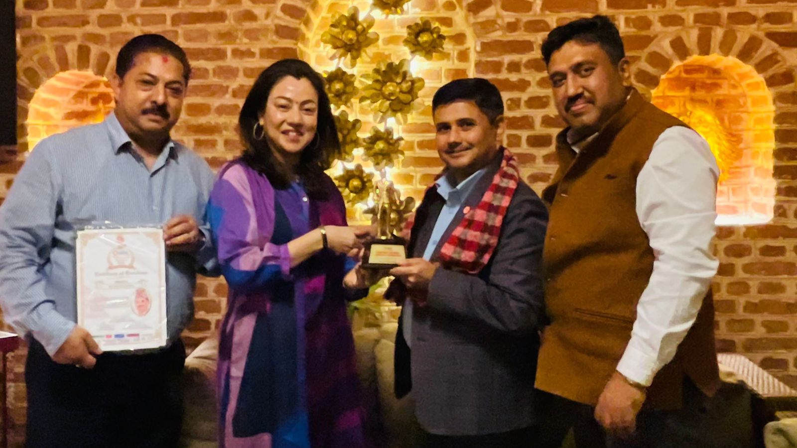 सुदीप इन्टरनेशनलका हमाललाई कर्पोरेट बिजनेश एक्सिलेन्सी अवार्ड