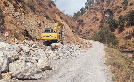 सालझण्डी–ढोरपाटन सडकमा ढिलासुस्ती