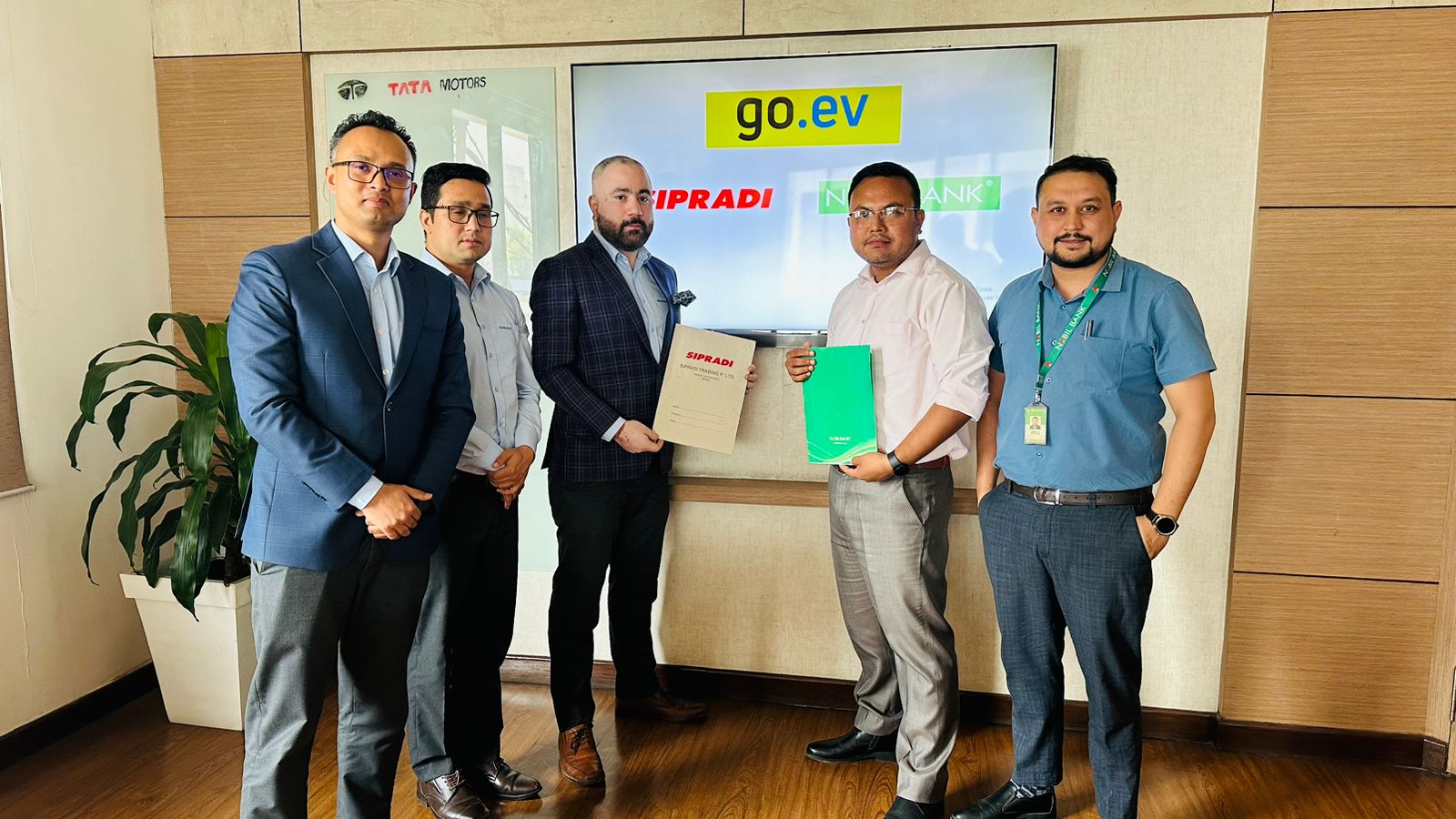 सिप्रदी र नबिल बैंकबीच टियागो ईभीका लागि सहज कर्जाका लागि सम्झौता