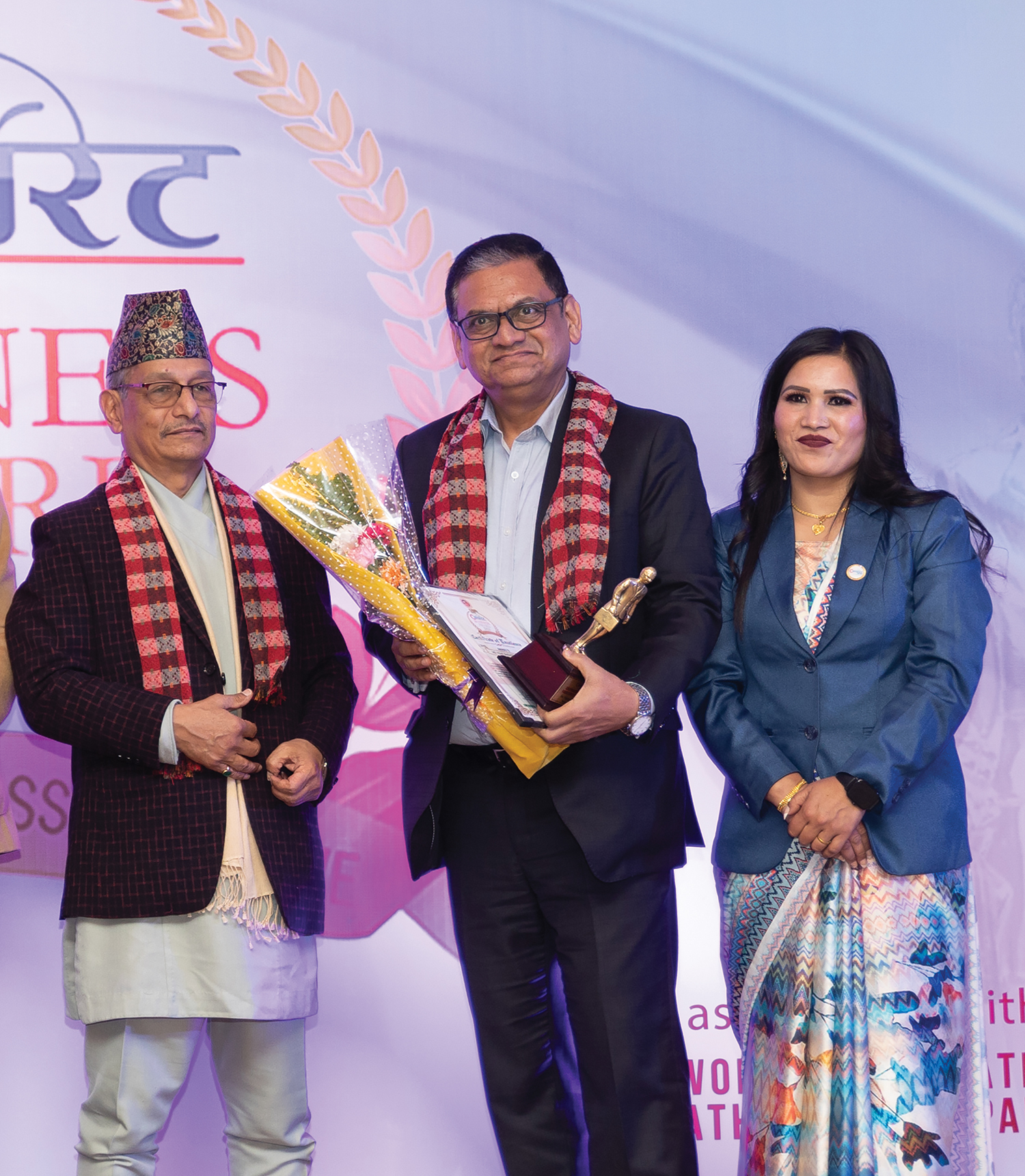 हिमालयन एभरेष्ट इन्स्योरेन्स बन्यो ‘बेष्ट नन–लाइफ इन्स्योरेन्स अफ द इयर’ सीईओ शाहलाई एक्सिलेन्सी अवार्ड