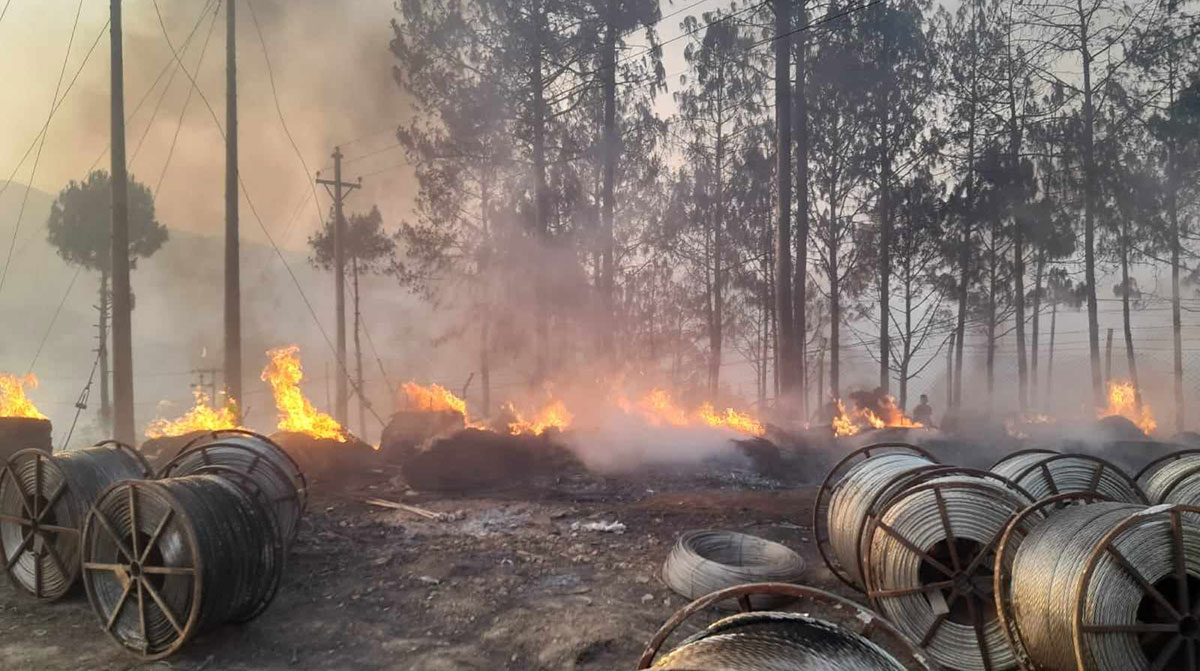 गुल्मीमा भीषण आगलागी:  २८ घरगोठ र विद्युत् सबस्टेसन जले, २ करोडभन्दा धेरैको क्षति