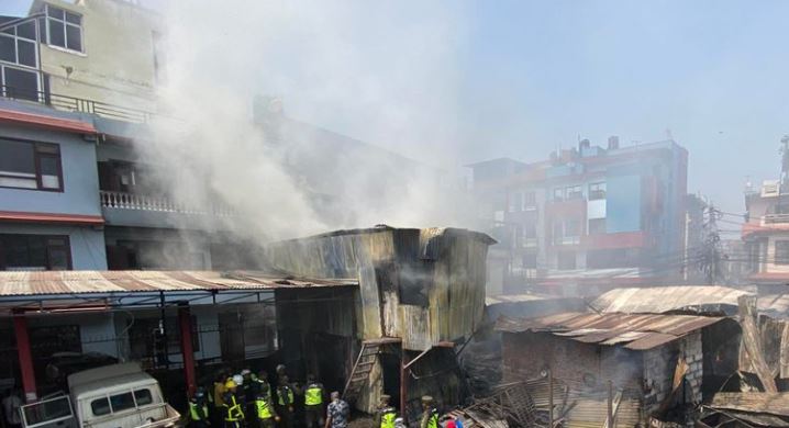 शंखमूलमा आगलागी, ५ पसलमा क्षति