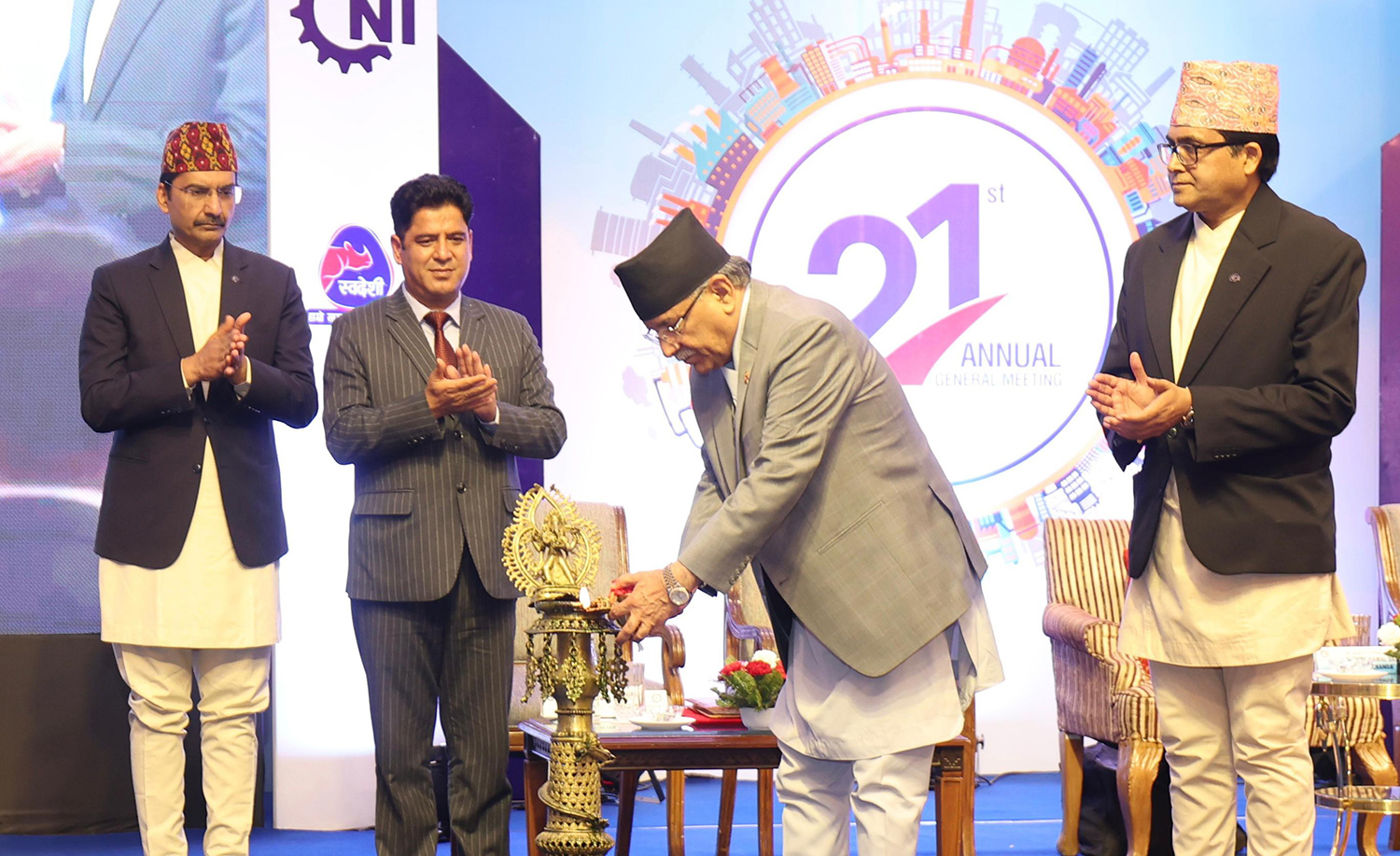 निजी क्षेत्रसँगको सहकार्यबाट अर्थतन्त्र गतिशील हुन्छ : प्रधानमन्त्री प्रचण्ड