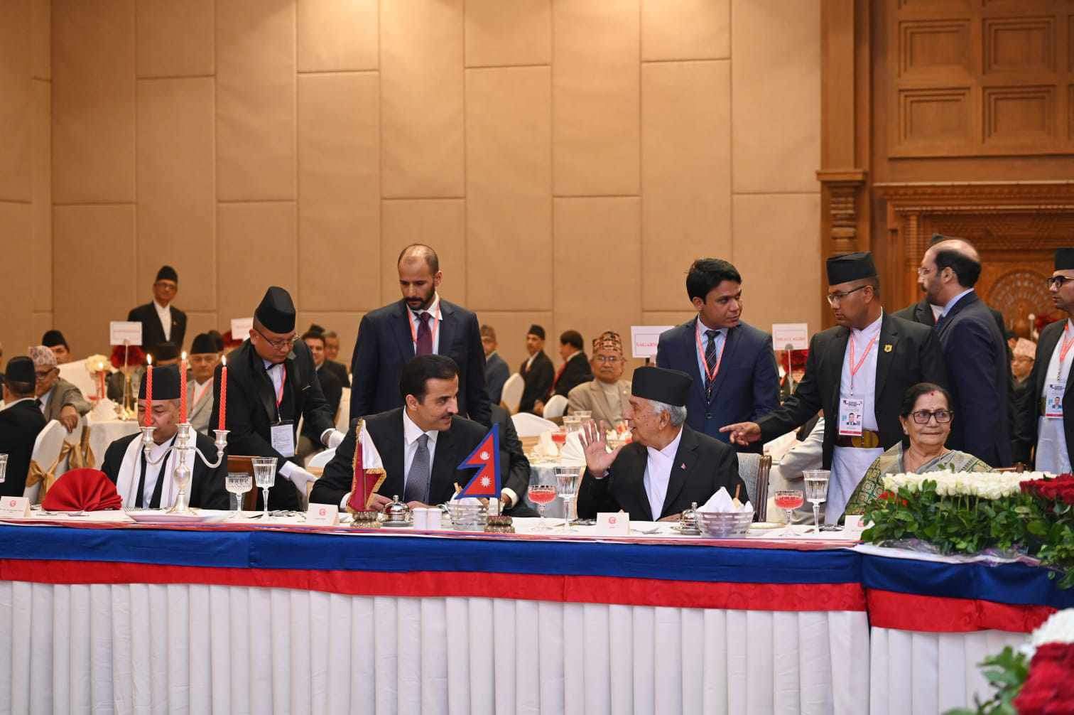 राष्ट्रपति पौडेलले कतारका राजालाई दिए रात्रिभोज