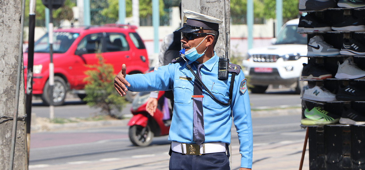 राजधानीका ट्राफिकले पानी र शौचालय मागेरै काम चलाउछन्