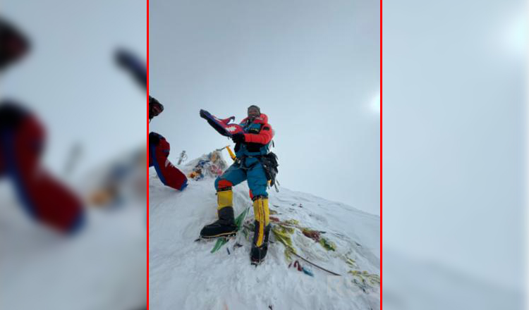 ३०औँ पटक सगरमाथाको शिखरमा पुगेर कामीरिताले तोडे आफ्नै कीर्तिमान