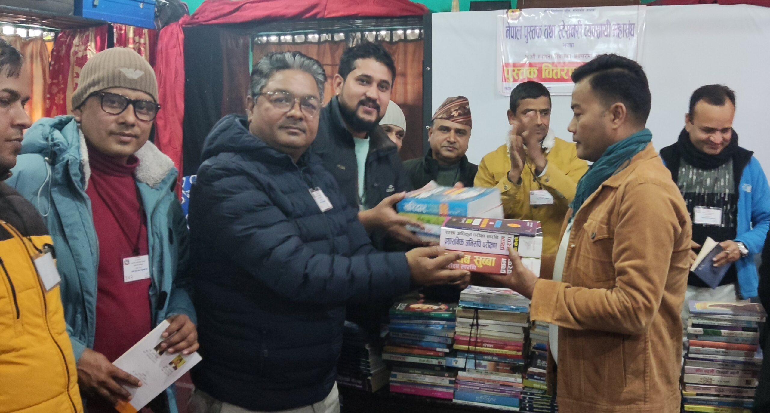 कारागारका कैदीबन्दीलाई पुस्तक