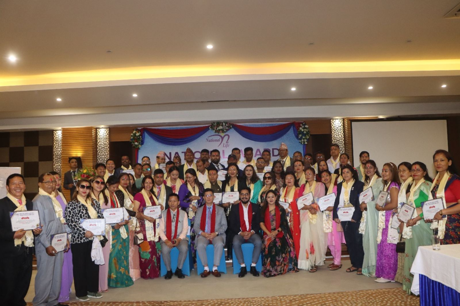 नेशनल लाइफ इन्स्योरेन्सद्वारा दुई प्रदेशका ८० जना अभिकर्तालाई सम्मान