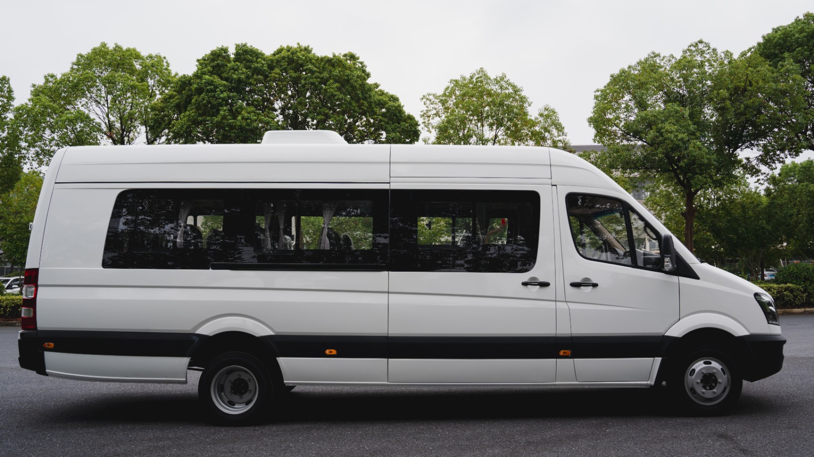 नेपालमै पहिलोपटक २२ र २५ सिट क्षमताको विद्युतीय लक्जरी बस आउँदै, बुकिङ खुला