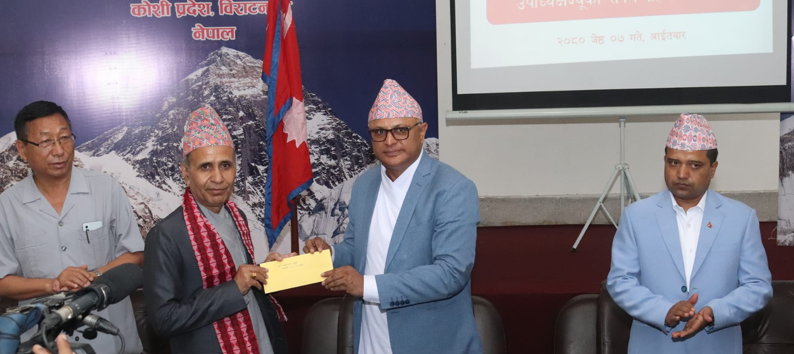 कोशी प्रदेश योजना आयोगका सदस्यले गरे शपथग्रहण