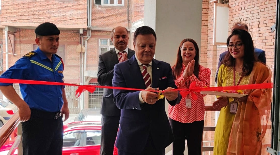 हिमालयन बैंकको त्रिपुरेश्वर र भरतपुर शाखा स्थानान्तर