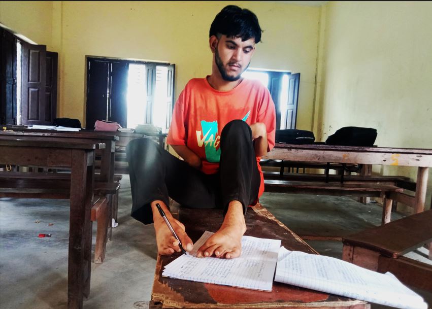 खुट्टाले लेखेर एसइई उत्तीर्ण