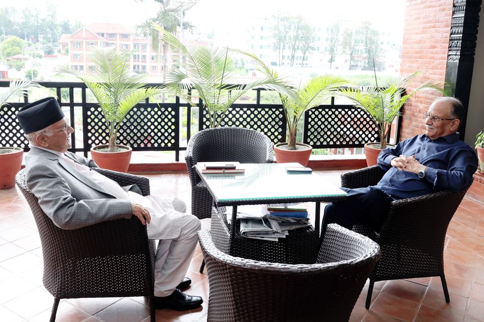 प्रधानमन्त्री दाहाल र एमाले अध्यक्ष ओलीबीच भेटवार्ता