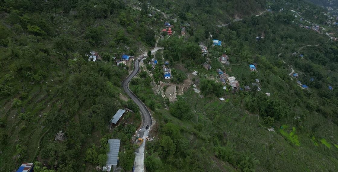 सडक कालोपत्र ‘ट्र्याक’ खुलेको डेढ दशक लागेपछि…