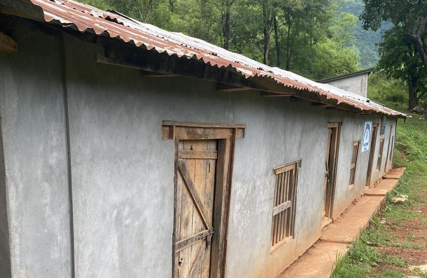 विद्यार्थी दुई, दुई शिक्षकः प्रअ भन्दछन् ‘दिन बिताउन साह्रै गाह्रो भयो