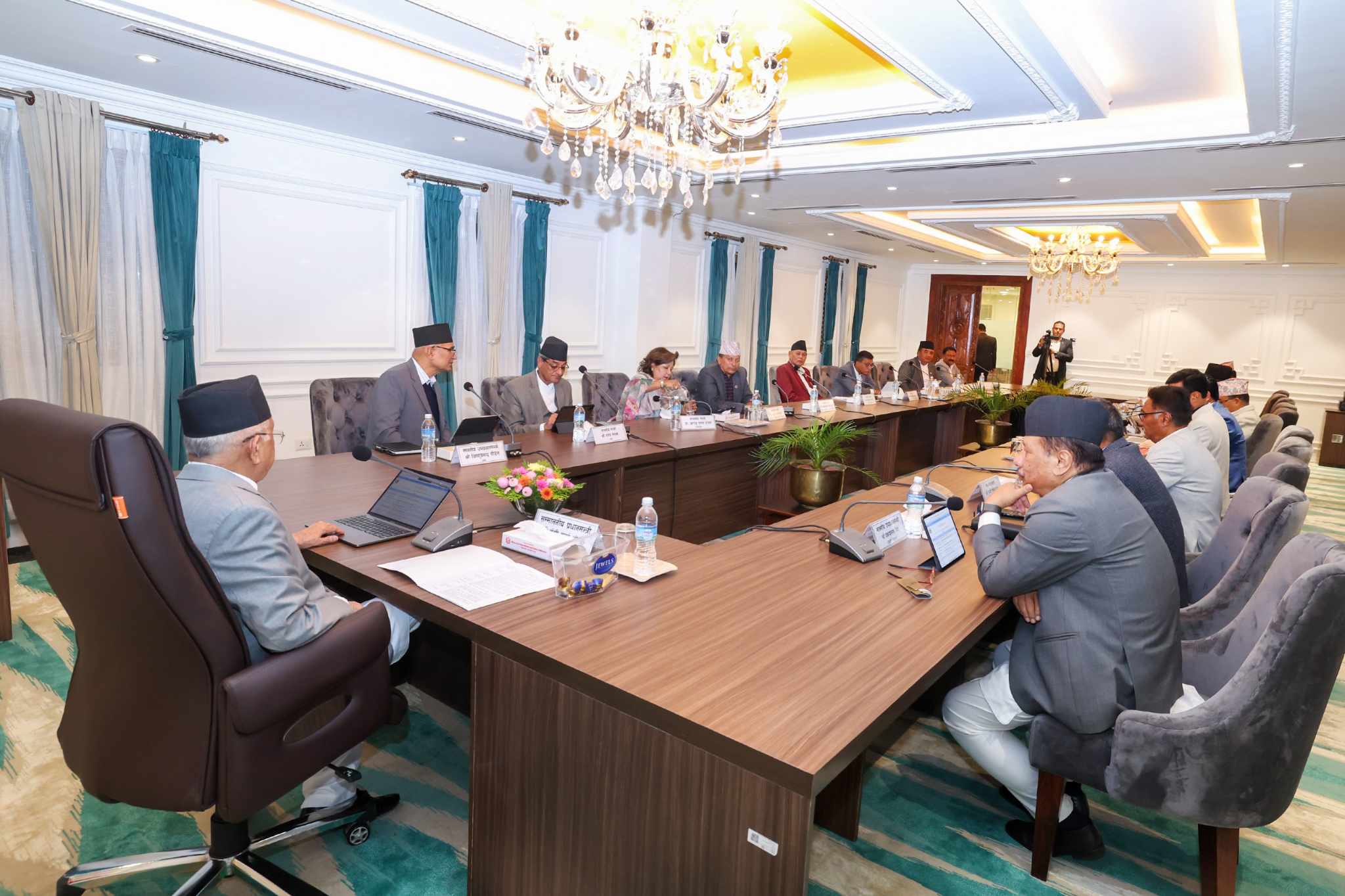 मन्त्रिपरिषद बैठक बस्दै