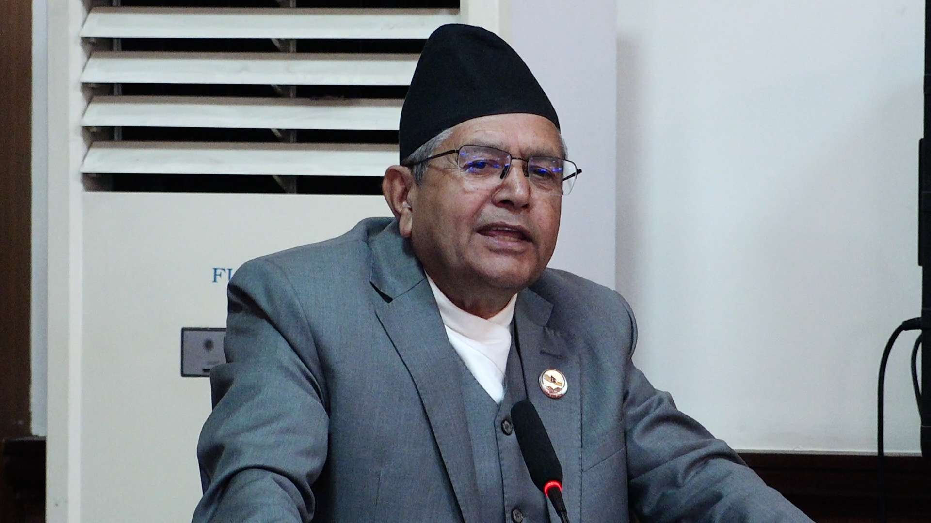 लोकतान्त्रिक मूल्यप्रति प्रतिबद्ध रहन प्रजातन्त्र दिवसले प्रेरणा दिन्छः सभामुख घिमिरे