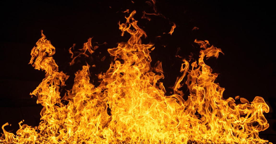 झापामा ८४ वर्षीय वृद्धले आफ्नै शरीरमा लगाए आगो