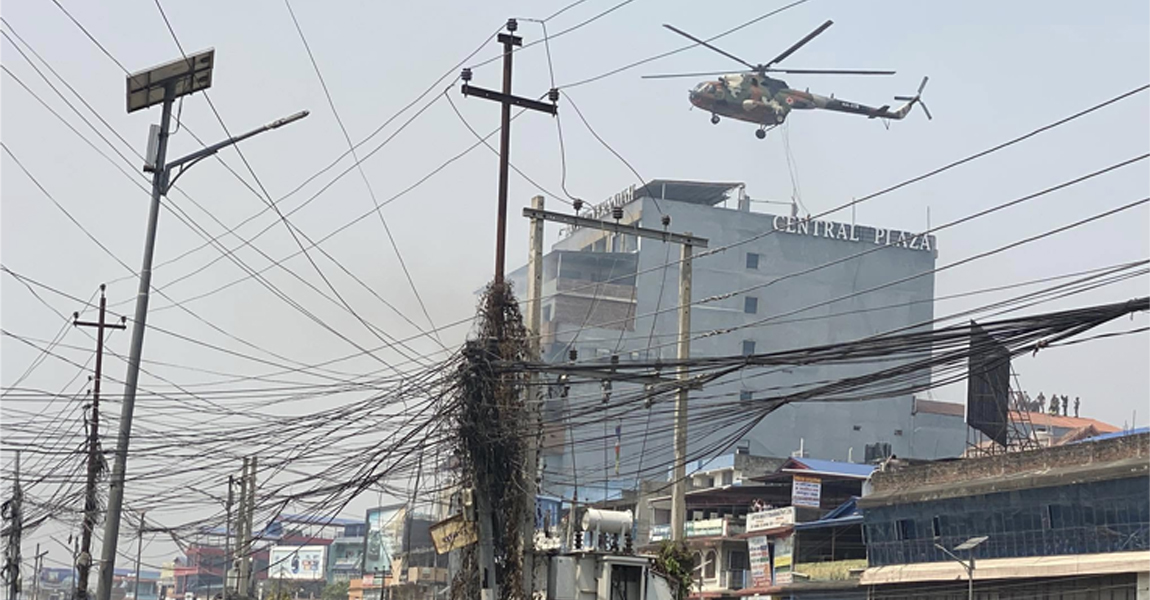 सेन्ट्रल प्लाजामा फसेका मानिसको उद्धारका लागि हेलिकोप्टर पठाइयो, १६ जनाको उद्धार