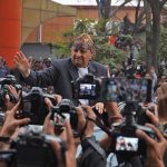 राप्रपाले पूर्वराजा ज्ञानेन्द्र शाहलाई काठमाडौं विमानस्थलमा स्वागत गर्ने