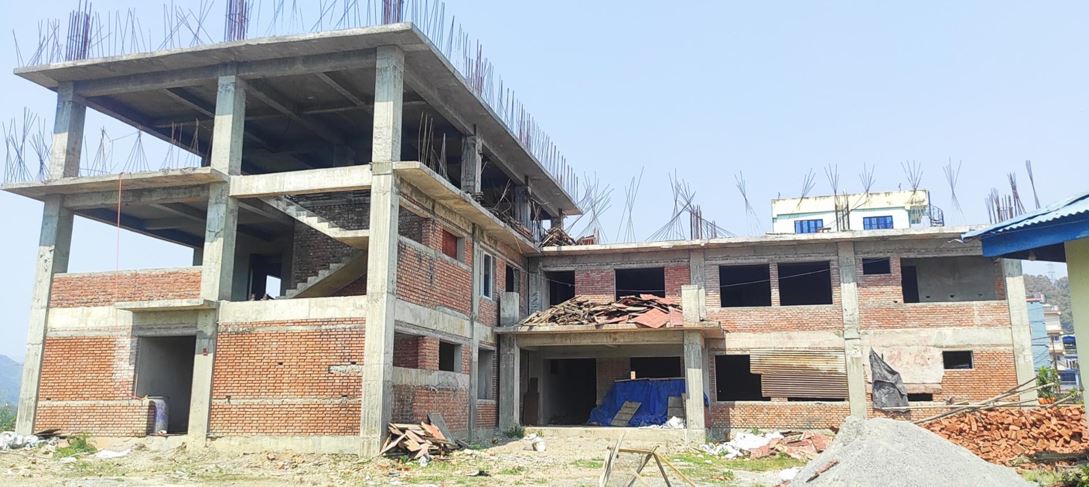  निर्माण कार्य सुस्त, कहिले बन्ला नमूना भेटेरिनरी अस्पताल ?