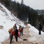 भारी हिमपातका कारण अवरुद्ध मध्यपहाडी लोकमार्गमा फसेका २५० यात्रुको उद्धार