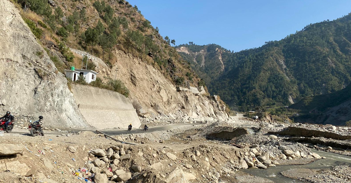 बाढीले क्षतिग्रस्त बिपी राजमार्ग : चार खण्डमा पुनर्निर्माण हुँदै