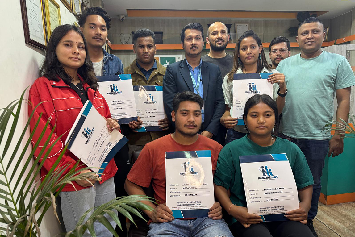 विद्यार्थीहरूद्वारा हिमालयन लाइफ इन्स्योरेन्सको पोलिसी खरिद