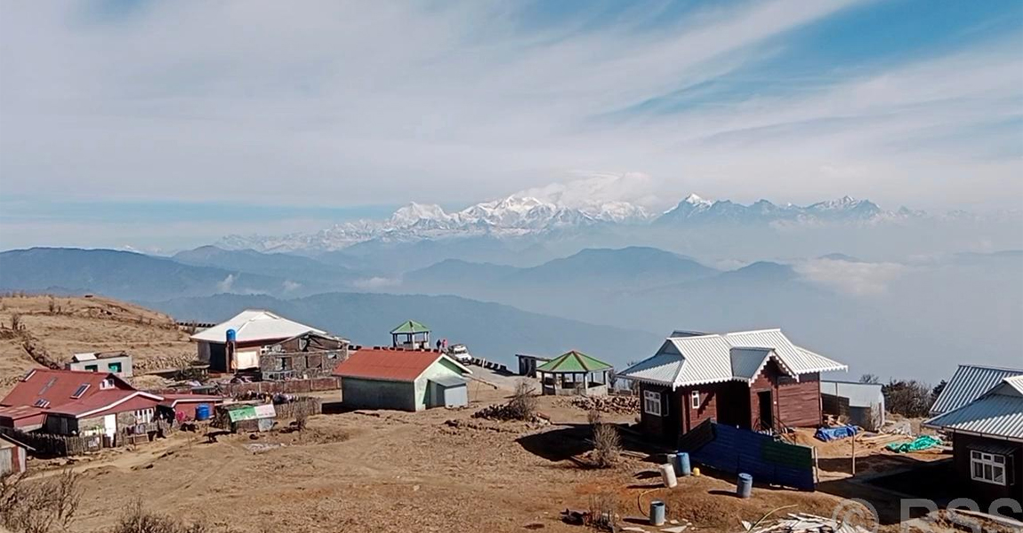 इलामका सीमावर्ती गाउँमा विद्यार्थी छन्, विद्यालय छैनन्