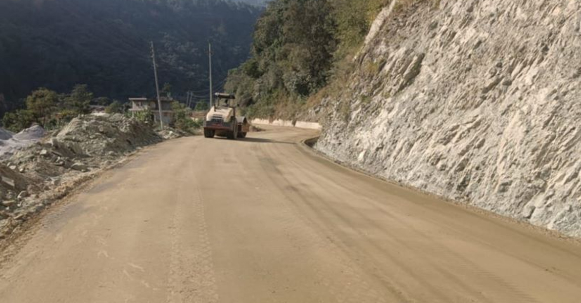 मालढुङ्गा–बेनी सडक धमाधम स्तरोन्नति हुँदै