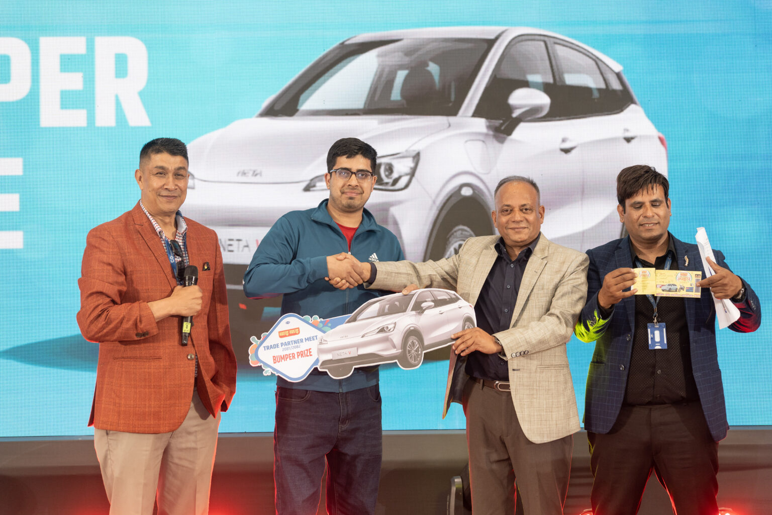 वाइवाइ विक्रेता रामेश्वर तिवारीले जिते नेटा भी कार