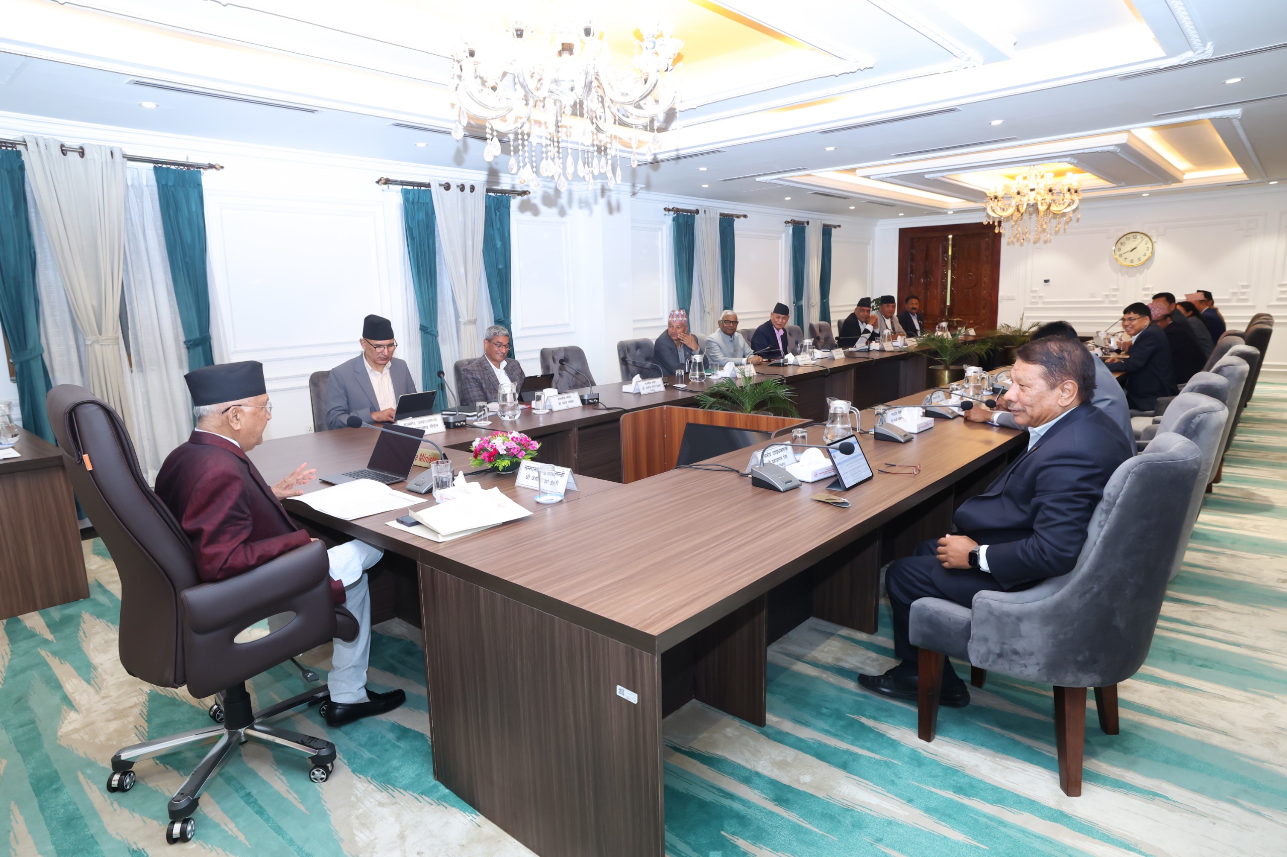 आन्दोलनरत शिक्षकलाई कक्षाकोठामा फर्कन सरकारको अनुरोध