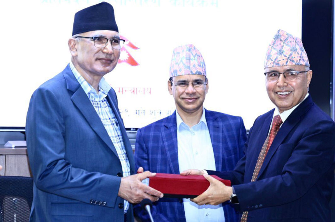 उच्चस्तरीय आर्थिक क्षेत्र सुधार सुझाव आयोगले बुझायो प्रतिवेदन (पूर्णपाठसहित)