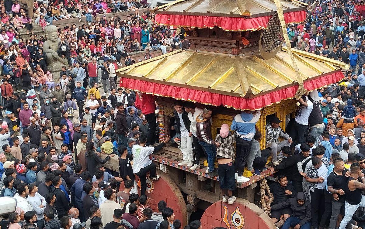 जिब्रो छेड्ने जात्रा : हात नभएको लिङ्गो उठाइयो