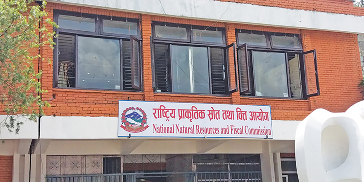 सङ्घलाई जीडीपीको पाँच र प्रदेश तथा स्थानीय तहलाई राजस्वको १२ प्रतिशत नबढ्ने गरी ऋण उठाउन सिफारिस