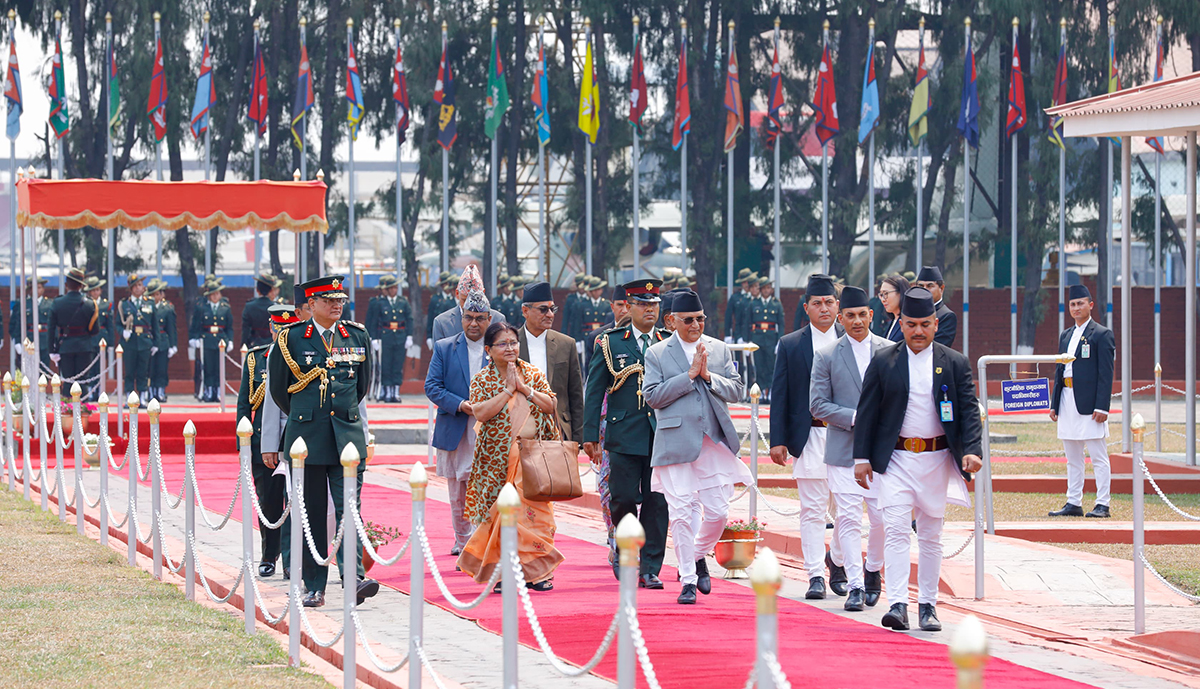 थाइल्याण्डबाट फर्किए प्रधानमन्त्री (फाेटाे फिचर)