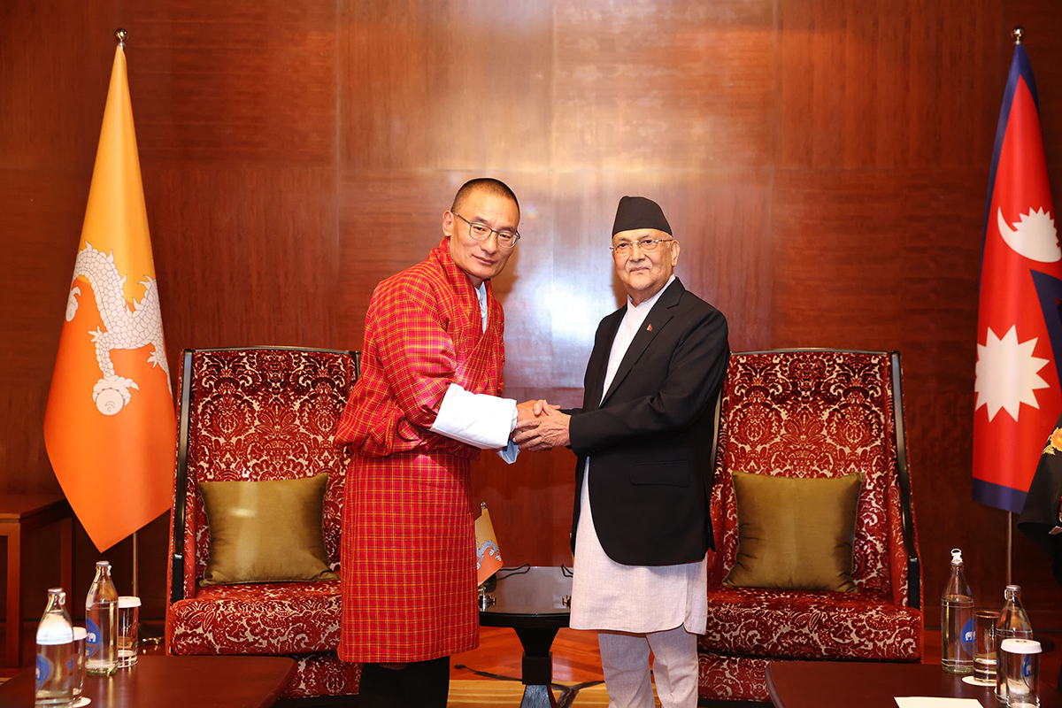 प्रधानमन्त्री ओली र भुटानी प्रधानमन्त्री तोब्गेबीच भेटवार्ता