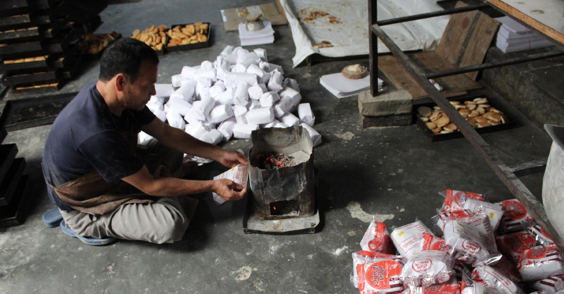 धनकुटे नरिवल बिस्कुटको ७३ वर्षे इतिहास : मौलिक स्वादले मुख रसाउँछ, घरेलु प्रविधिले परम्परा झल्काउँछ