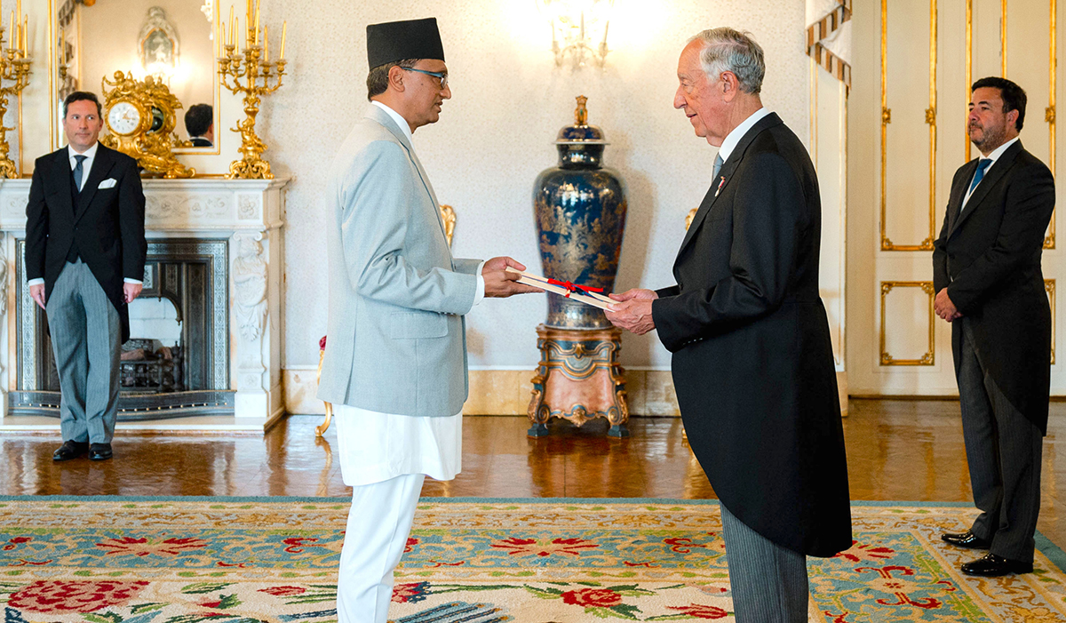 नेपाली राजदूत पौडेलले बुझाए पोर्चुगलका राष्ट्रपतिलाई ओहोदाको प्रमाणपत्र