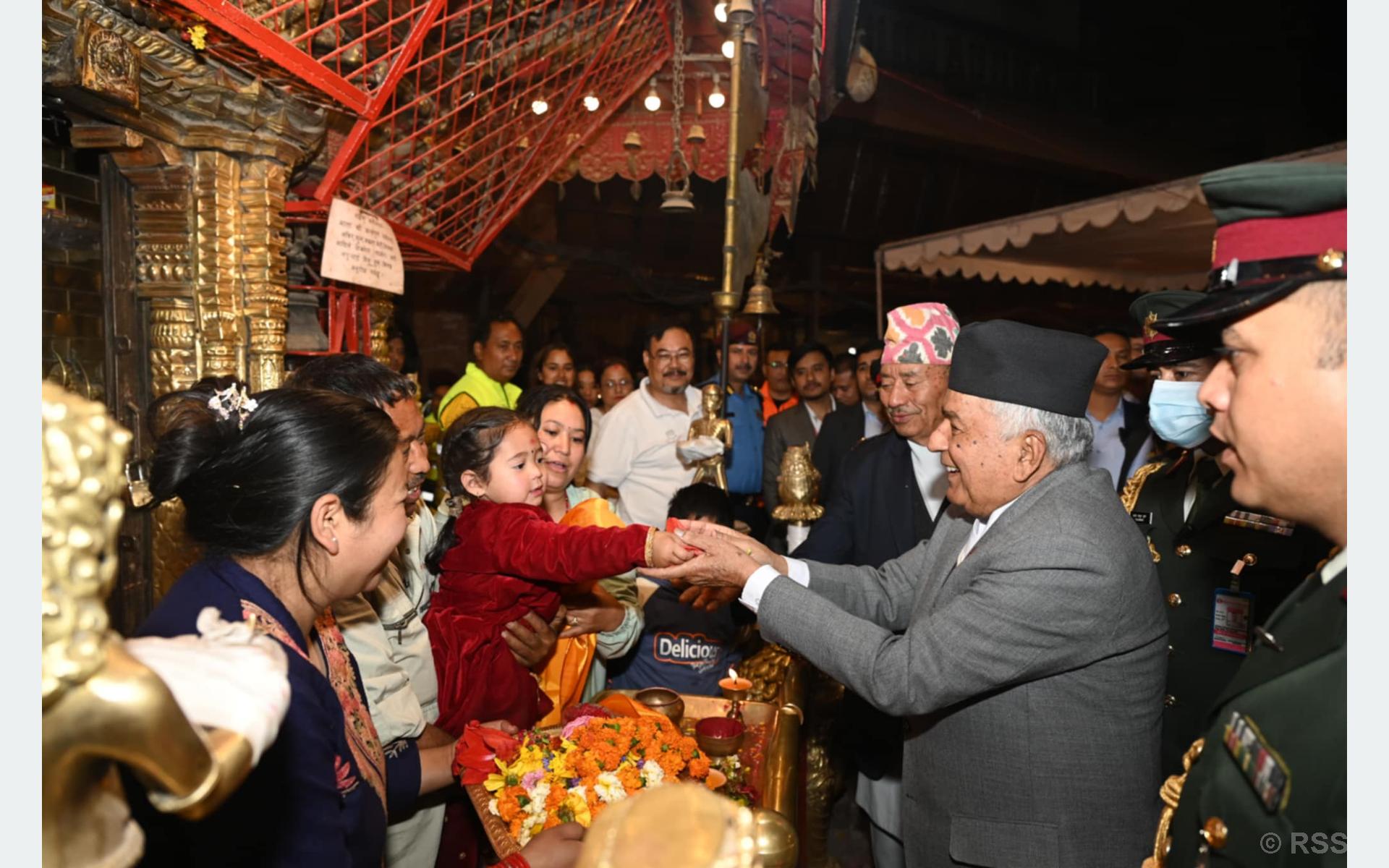 राष्ट्रपतिद्वारा सेतो मच्छेन्द्रनाथको दर्शन