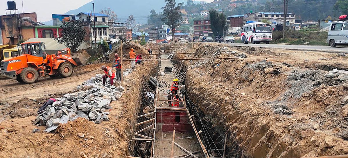 वर्षासँगै सूर्यविनायक साँगा सडक एकतर्फी सञ्चालन