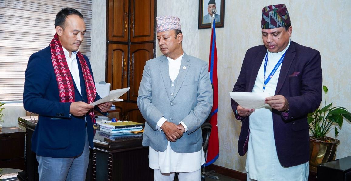 राष्ट्रिय प्रसारण ग्रीड कम्पनीका सीईओ श्रेष्ठले लिए शपथ, के भने उर्जा मन्त्री खड्काले ?