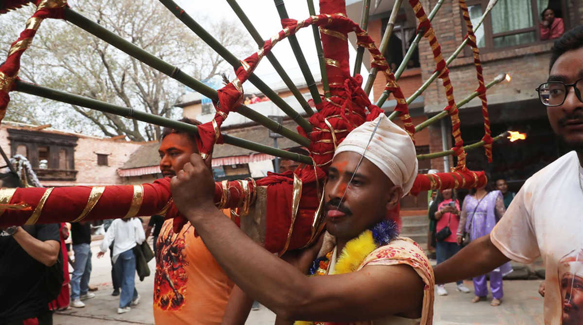 २८ वर्षीय सुजन श्रेष्ठले तेस्राे पटक छेडाए जिब्रो (तस्बिरहरू)