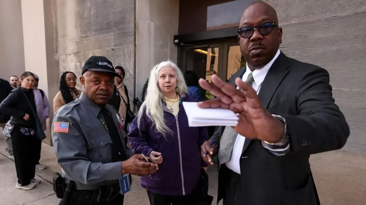 अमेरिकामा हजारौँ कर्मचारीको जागिर चट, कार्यालय पुगेकाहरू भित्र छिर्न पाएनन्