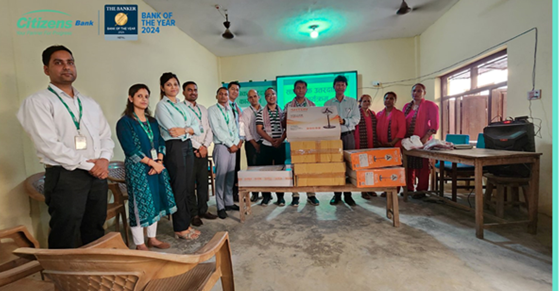 सिटिजन्स बैंकद्वारा विद्यालयलाई पंखा हस्तान्तरण