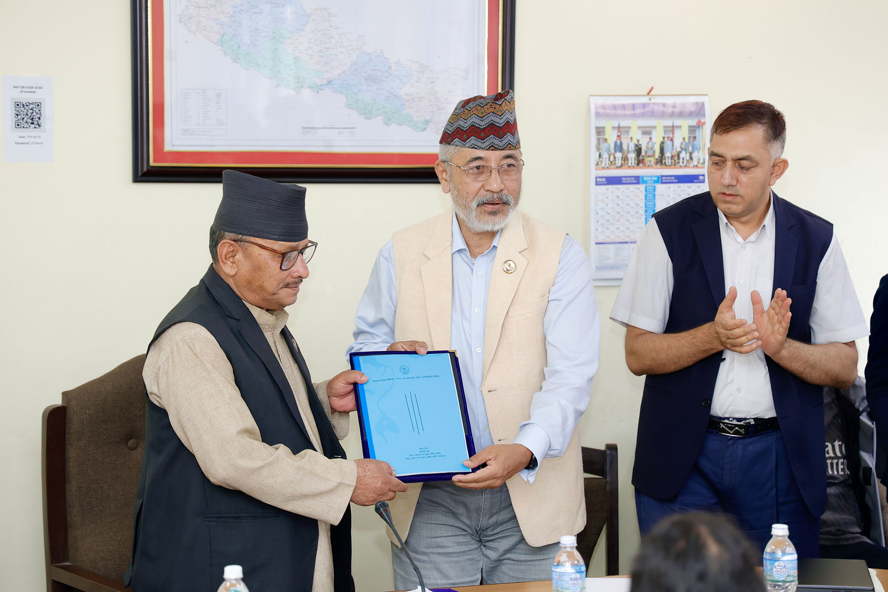 विद्यालय शिक्षा विधेयकका सम्बन्धमा गठित उपसमितिद्वारा प्रतिवेदन पेस, केछ प्रतिवेदनमा ?