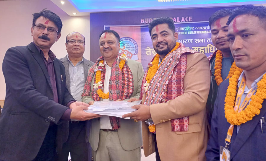 नेपाल हेभी इक्विपेमन्ट व्यवसायी महासंघकाे अध्यक्षमा उमाकान्त शर्मा