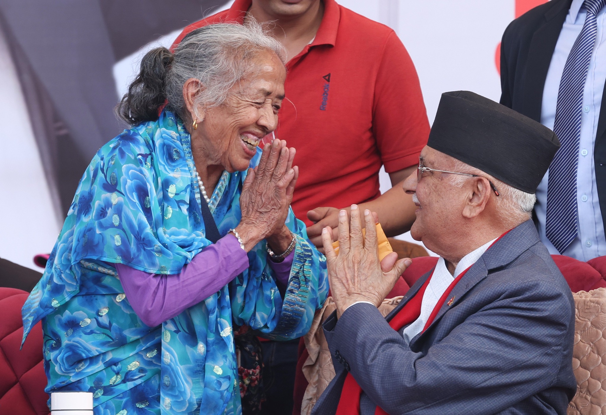 राममायासँग प्रधानमन्त्री ओलीको भेट