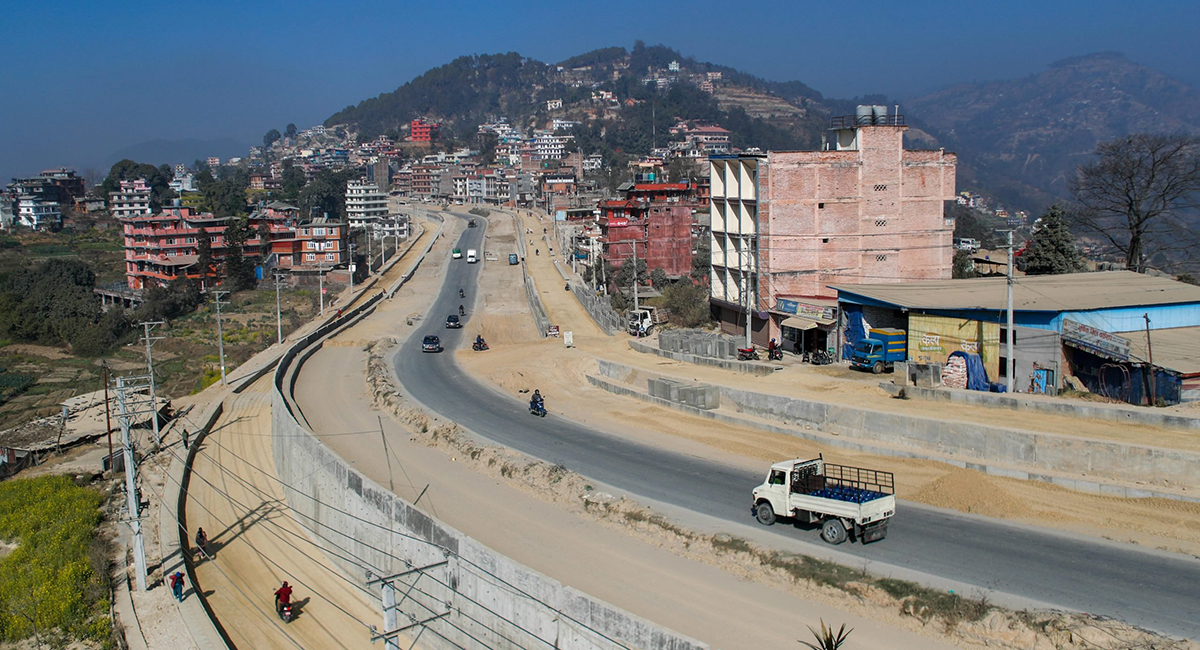 अविरल वर्षापछि सूर्यविनायक–साँगा सडक एकतर्फी सञ्चालन