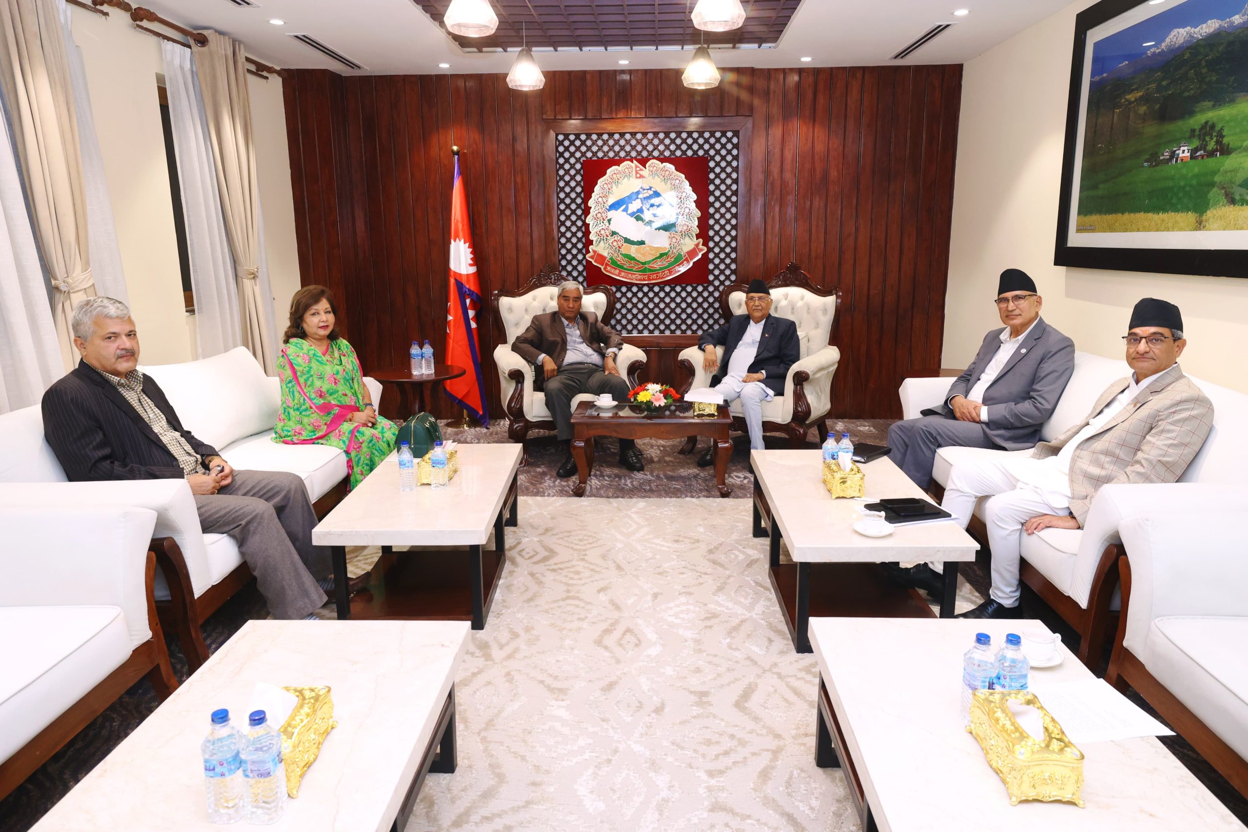 ओली र देउवा भेटपछि सुरु भयो बालुवाटारमा मन्त्रिपरिषद बैठक